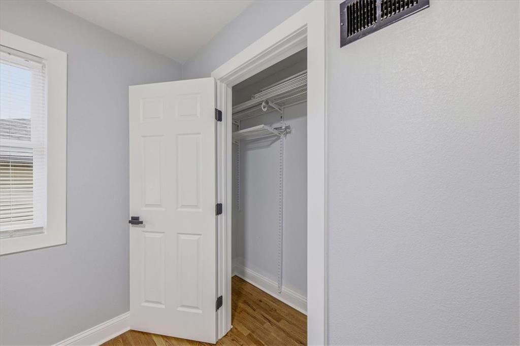 Photo 30 of 35 - 8520 Larsen Street, Overland Park, KS 66214