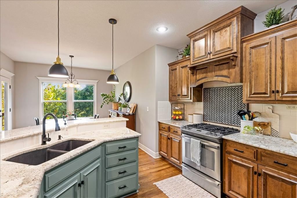 Photo 13 of 42 - 15096 NW 66th Street, Parkville, MO 64152