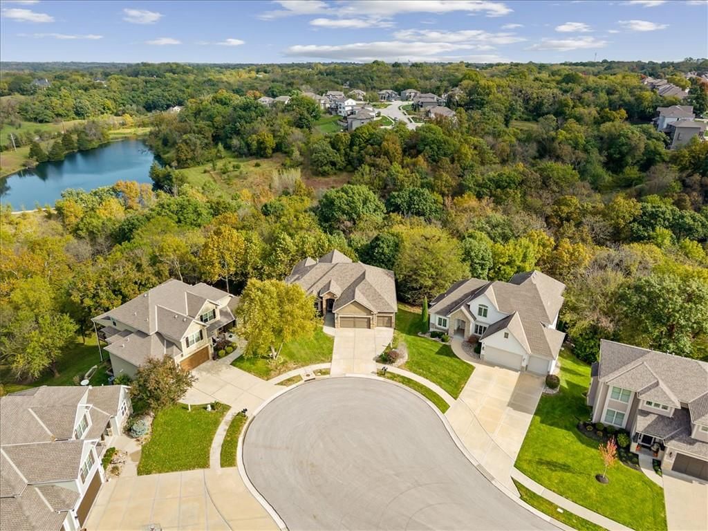 15096 NW 66th Street, Parkville, MO: listing photo 2