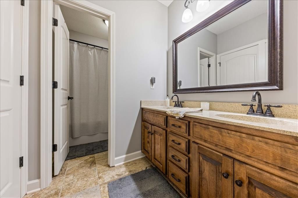 Photo 30 of 42 - 15096 NW 66th Street, Parkville, MO 64152