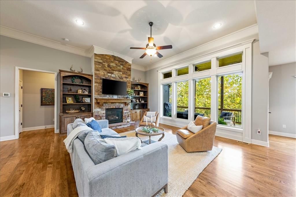 Fireplace at 15096 NW 66th Street, Parkville, MO 64152
