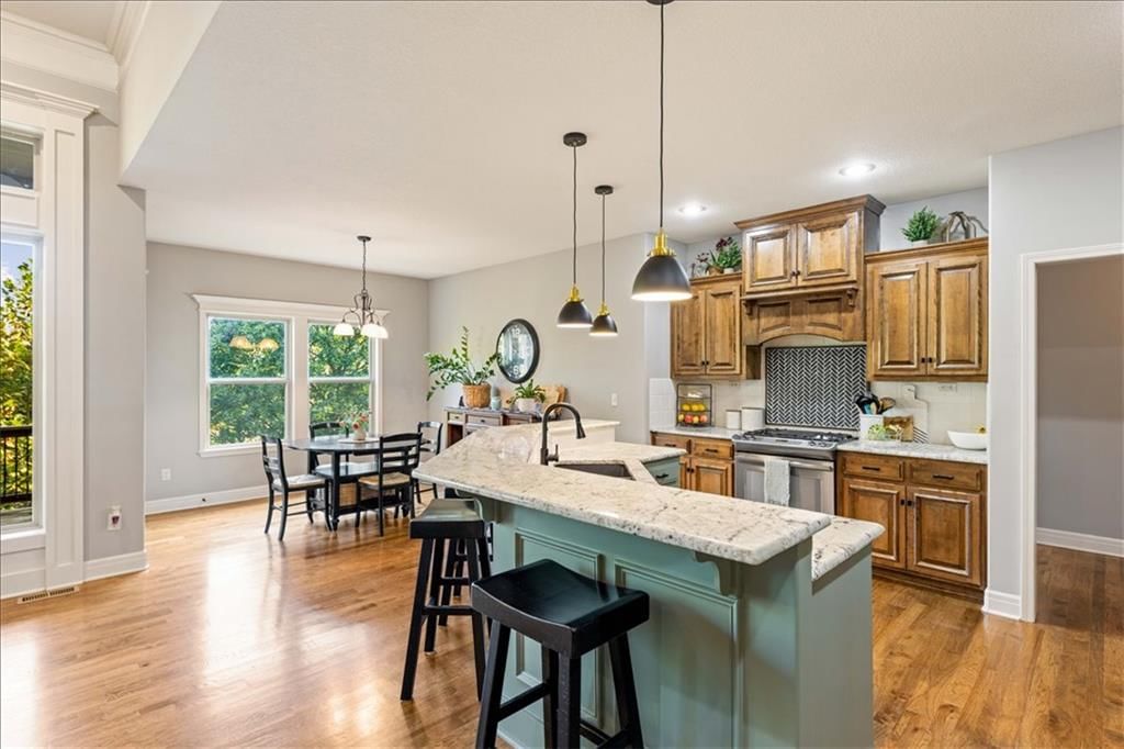 Breakfast nook at 15096 NW 66th Street, Parkville, MO 64152