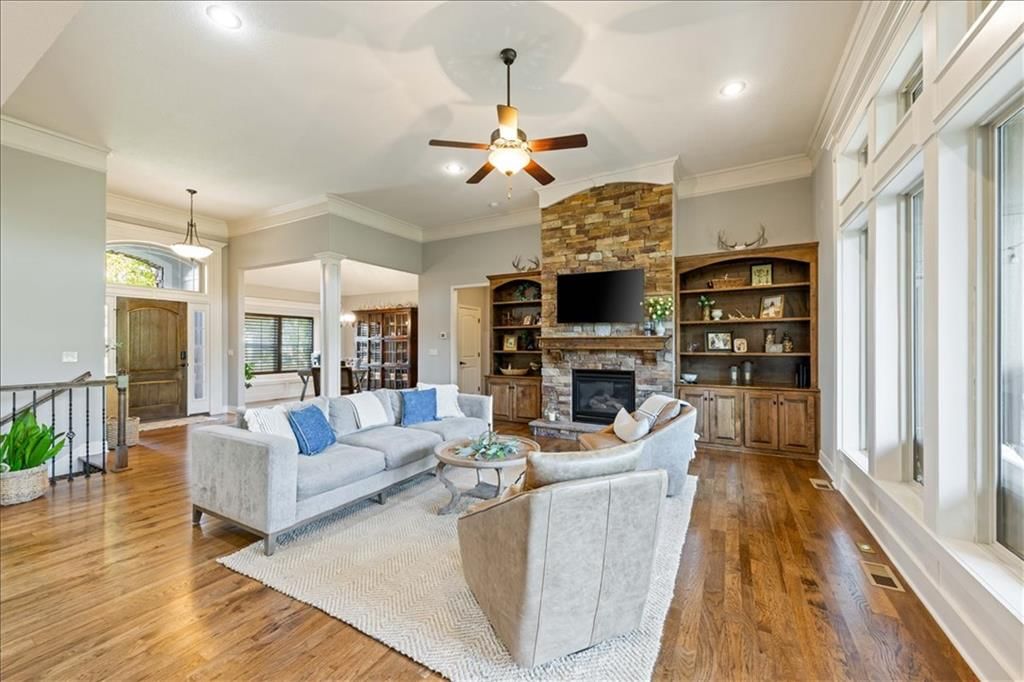 Photo 9 of 42 - 15096 NW 66th Street, Parkville, MO 64152