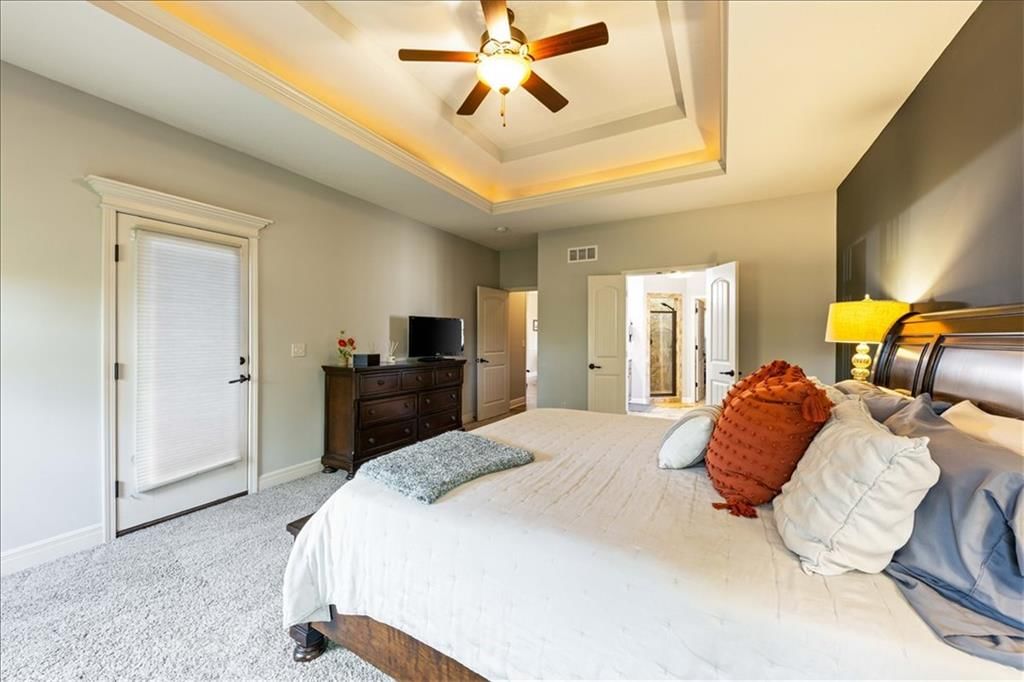 Photo 20 of 42 - 15096 NW 66th Street, Parkville, MO 64152
