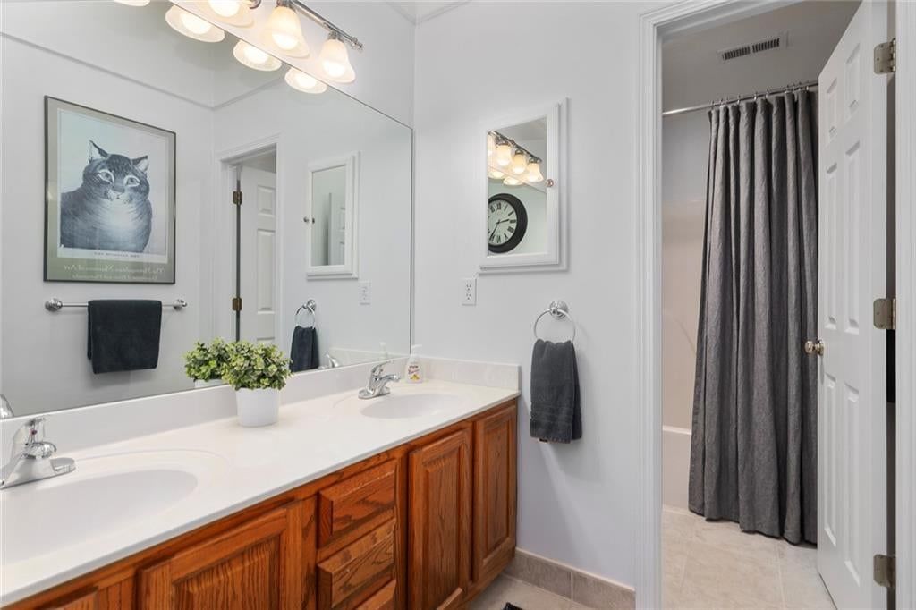 Photo 32 of 54 - 1418 Telford Drive, Liberty, MO 64068