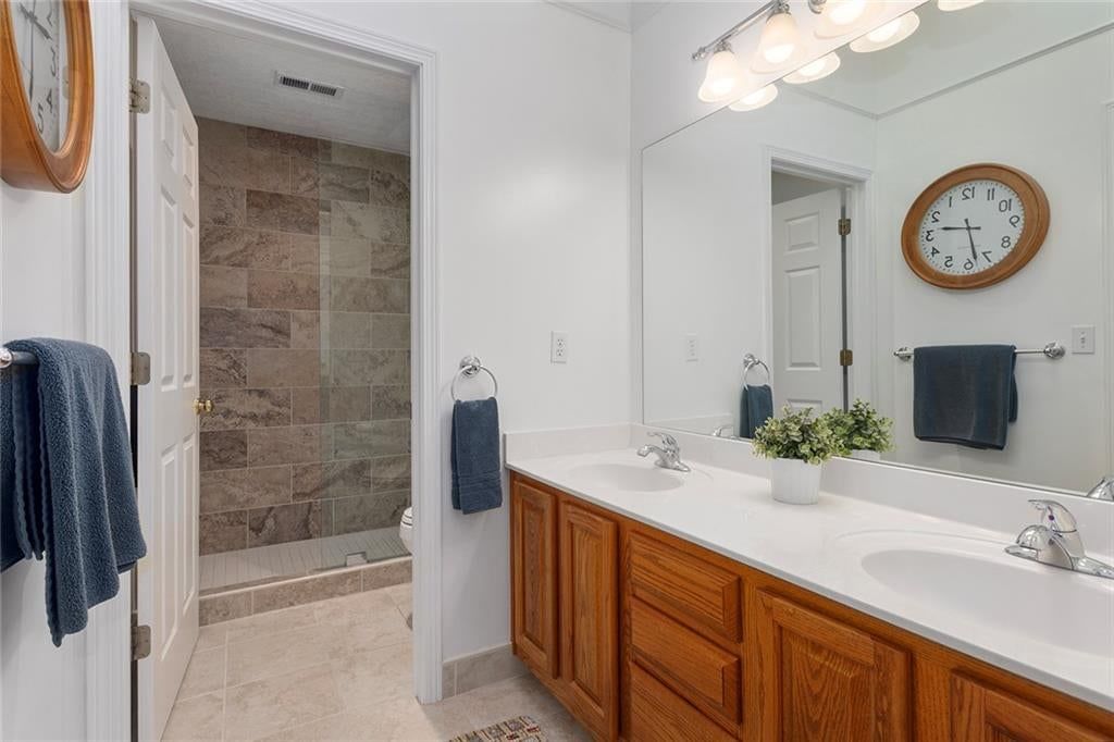 Photo 26 of 54 - 1418 Telford Drive, Liberty, MO 64068