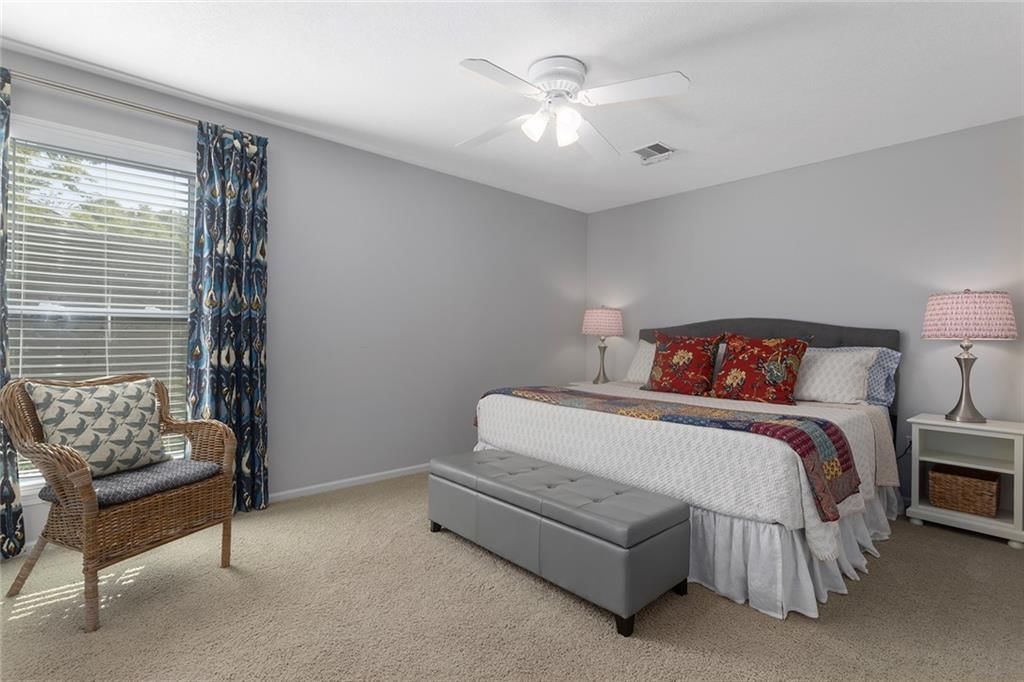 Photo 28 of 54 - 1418 Telford Drive, Liberty, MO 64068