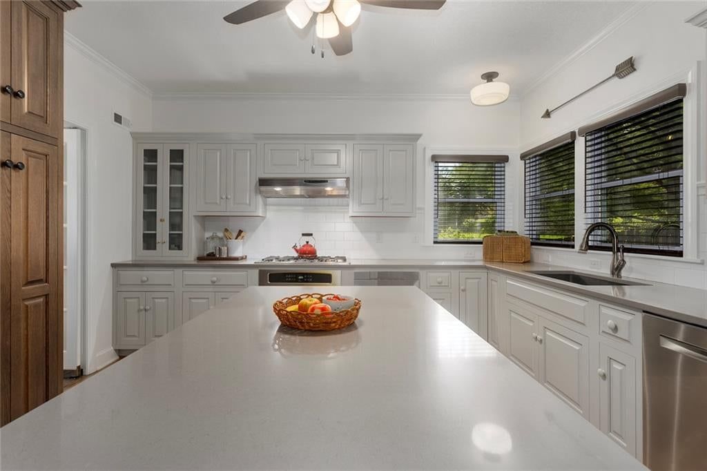 Photo 10 of 54 - 1418 Telford Drive, Liberty, MO 64068