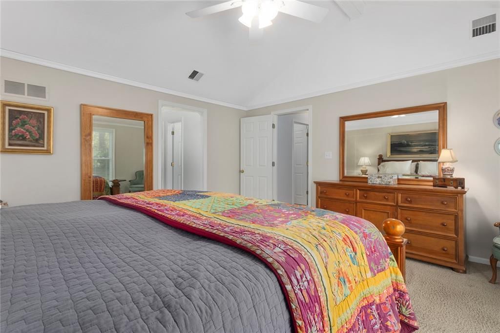 Photo 18 of 54 - 1418 Telford Drive, Liberty, MO 64068