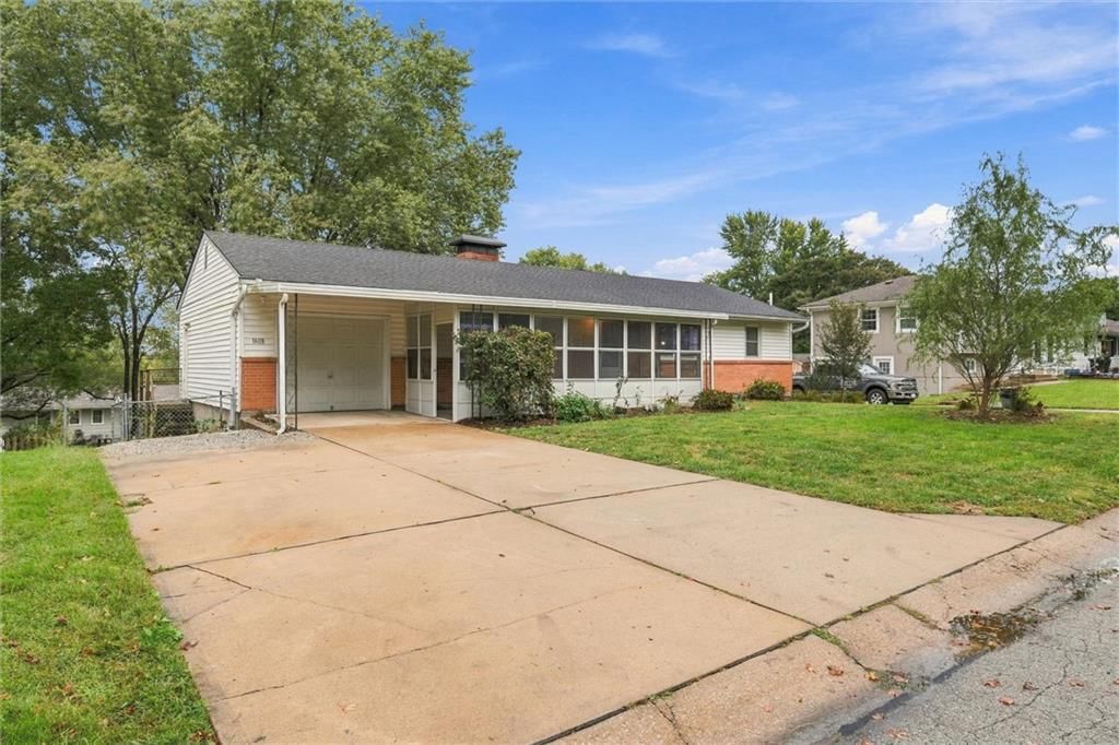 1608 Lee Lane, Pleasant Hill, MO: listing photo 2