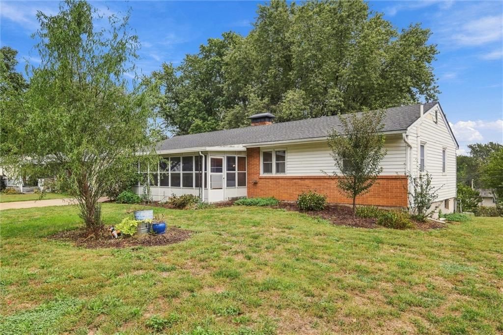 1608 Lee Lane, Pleasant Hill, MO: listing photo 3