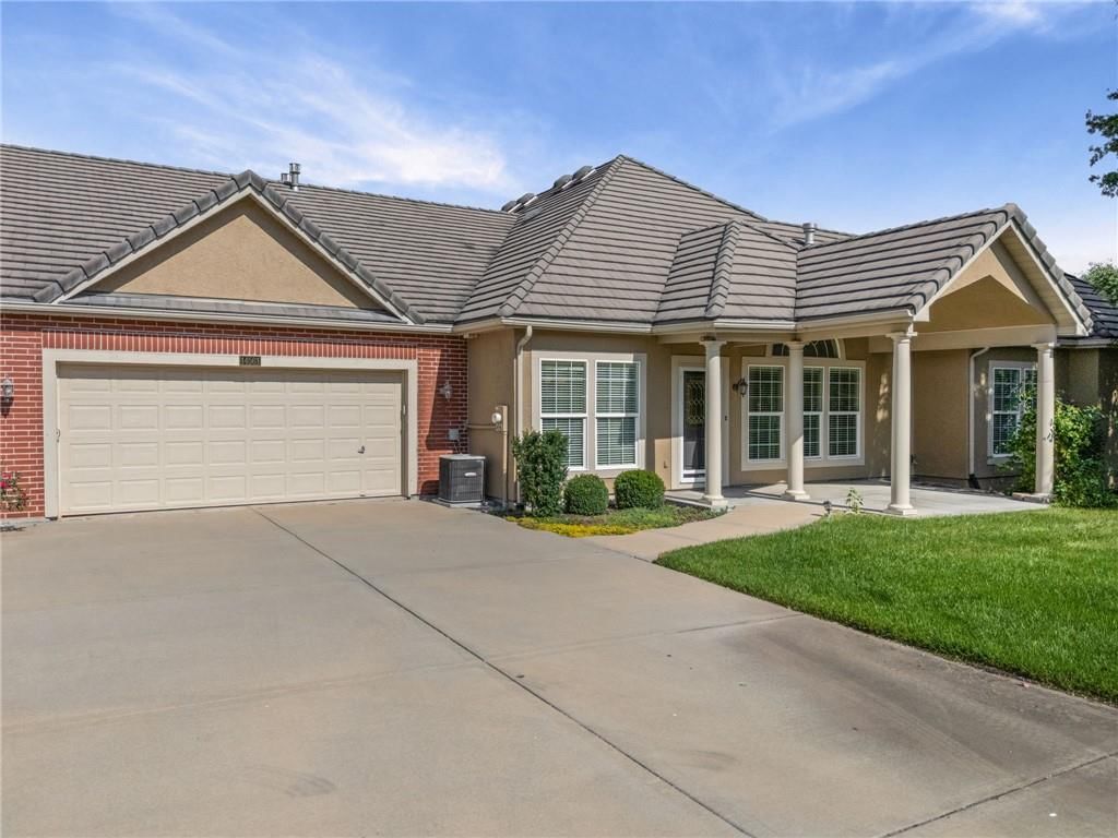 14561 Birch Street, Leawood, KS: listing photo 2