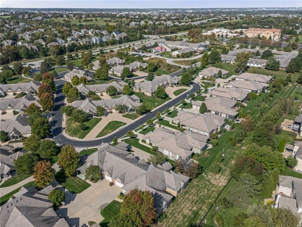 Photo 34 of 47 - 14561 Birch Street #22, Leawood, KS 66224