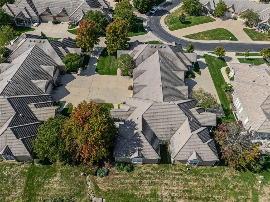 Photo 33 of 47 - 14561 Birch Street #22, Leawood, KS 66224
