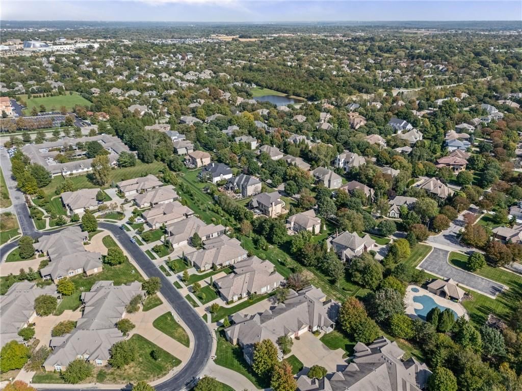 Photo 36 of 47 - 14561 Birch Street #22, Leawood, KS 66224
