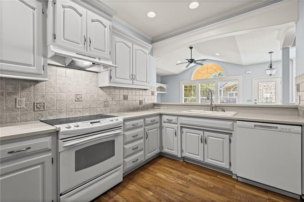 Photo 18 of 47 - 14561 Birch Street #22, Leawood, KS 66224