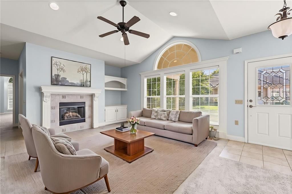 Photo 7 of 47 - 14561 Birch Street #22, Leawood, KS 66224