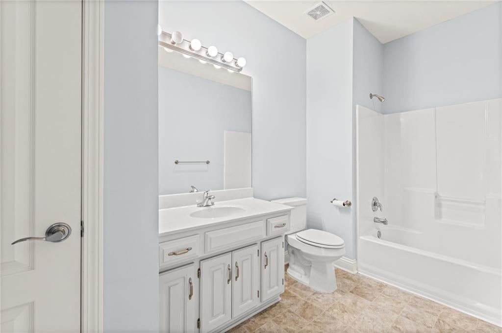 Photo 20 of 47 - 14561 Birch Street #22, Leawood, KS 66224