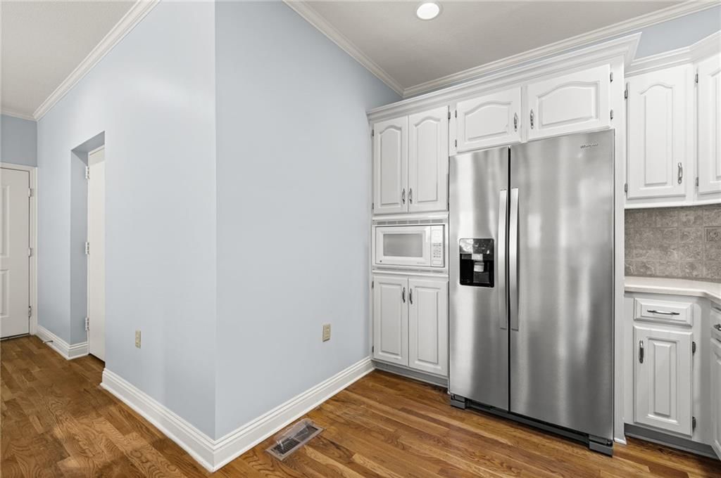 Photo 19 of 47 - 14561 Birch Street #22, Leawood, KS 66224