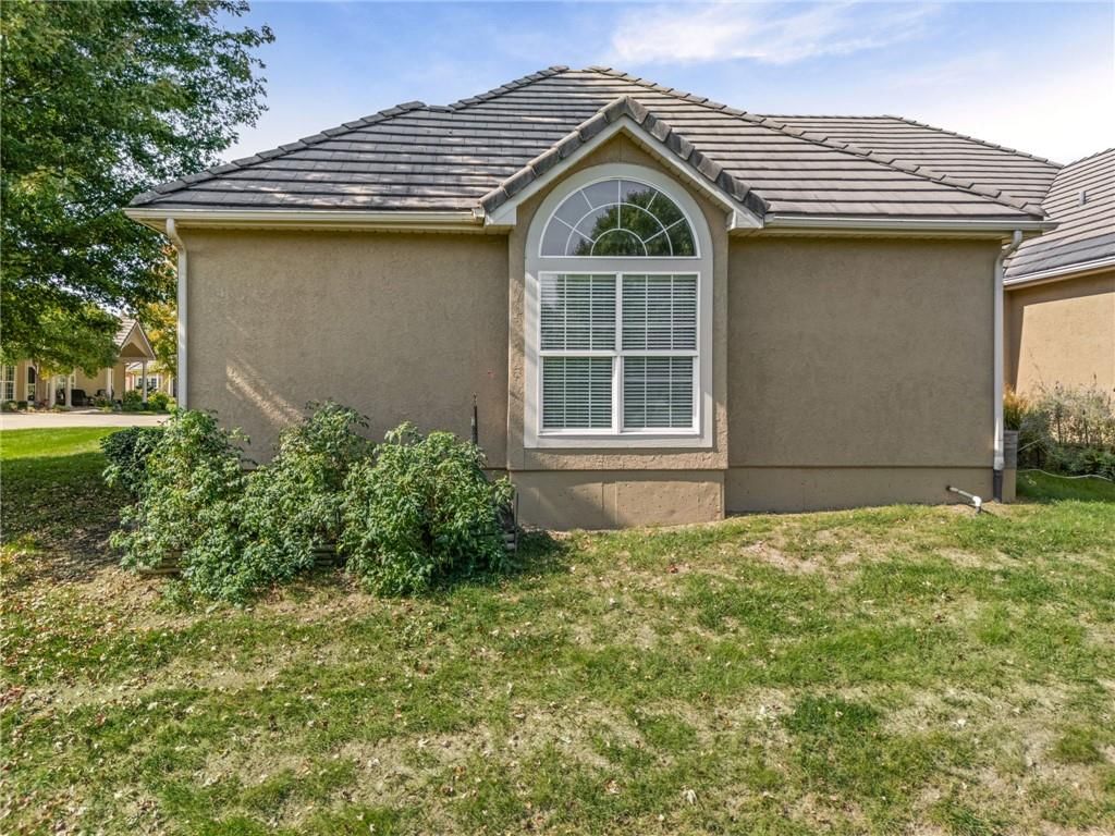 Mature trees at 14561 Birch Street #22, Leawood, KS 66224