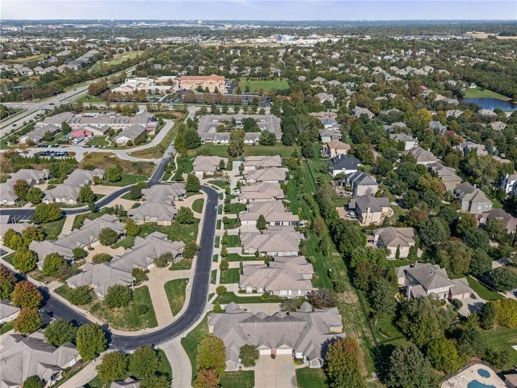 Photo 35 of 47 - 14561 Birch Street #22, Leawood, KS 66224