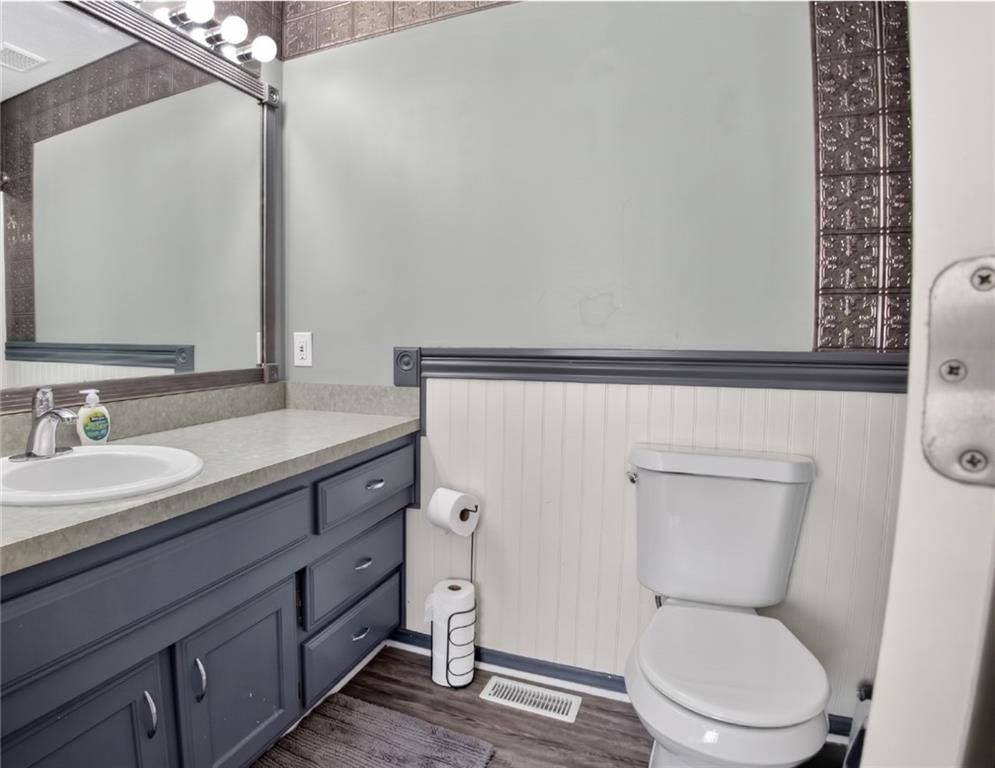 Photo 18 of 21 - 1001 Peggy Drive, Greenwood, MO 64034