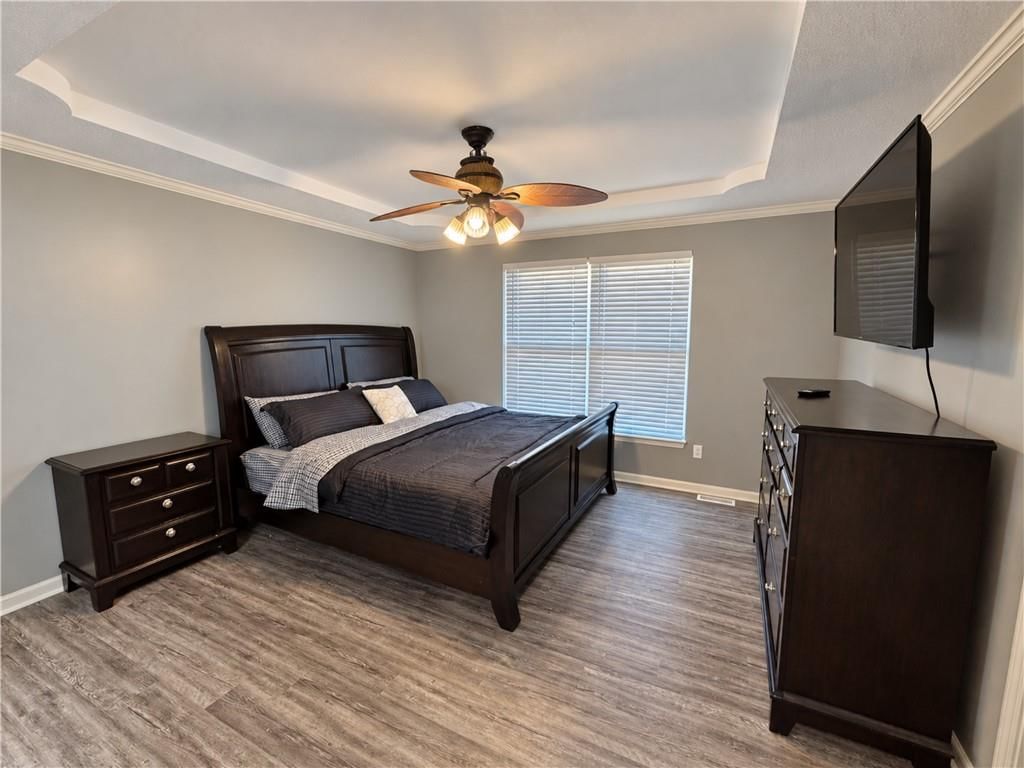 Photo 5 of 21 - 1001 Peggy Drive, Greenwood, MO 64034