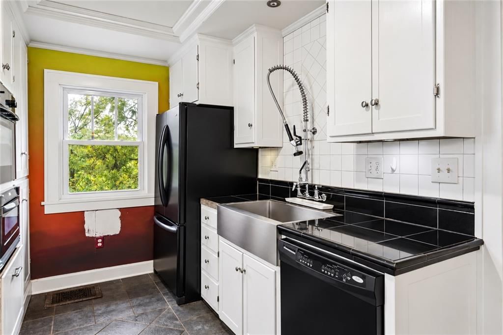 Photo 12 of 30 - 5007 Lydia Avenue, Kansas City, MO 64110