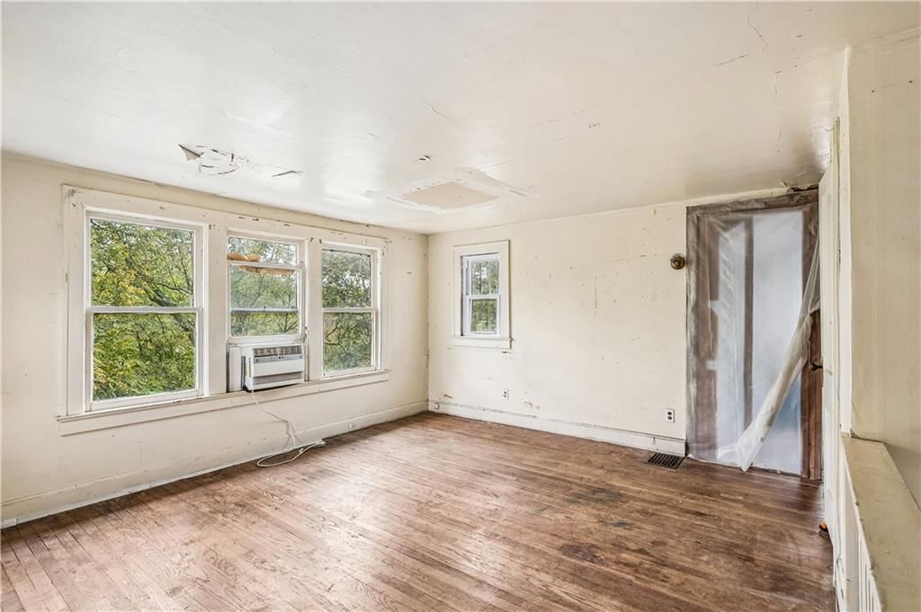 Photo 21 of 30 - 5007 Lydia Avenue, Kansas City, MO 64110