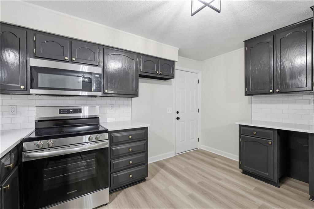 Photo 14 of 25 - 702 SW Locust Street, Oak Grove, MO 64075