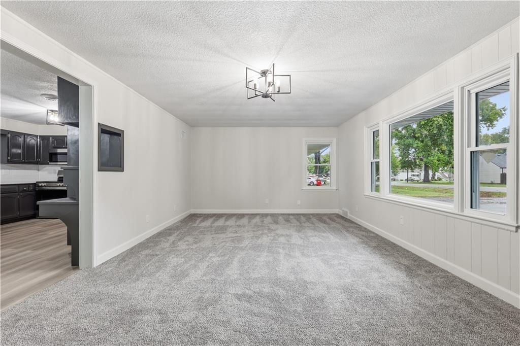 Photo 5 of 25 - 702 SW Locust Street, Oak Grove, MO 64075