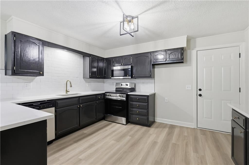 Photo 11 of 25 - 702 SW Locust Street, Oak Grove, MO 64075