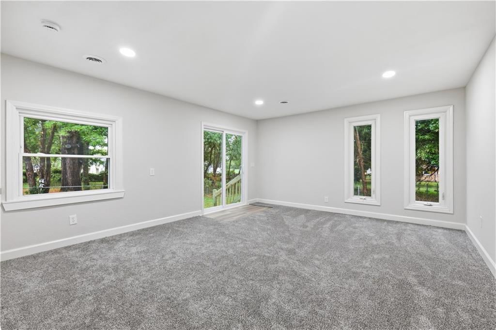 Photo 19 of 25 - 702 SW Locust Street, Oak Grove, MO 64075