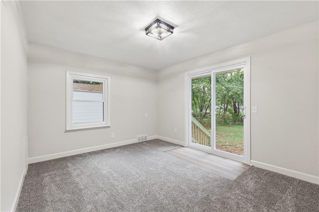 Photo 16 of 25 - 702 SW Locust Street, Oak Grove, MO 64075