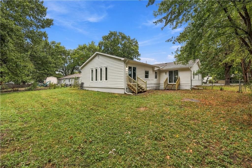 Photo 24 of 25 - 702 SW Locust Street, Oak Grove, MO 64075