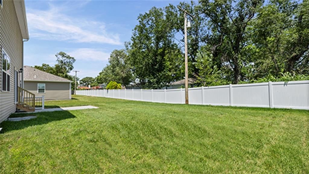 Photo 5 of 44 - 710 N 86th Terrace, Kansas City, KS 66112