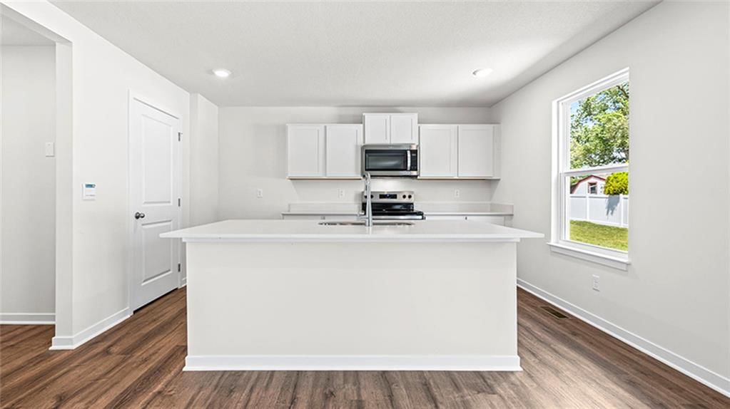 Photo 16 of 44 - 710 N 86th Terrace, Kansas City, KS 66112