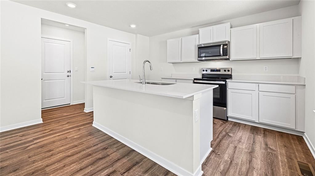 Photo 15 of 44 - 710 N 86th Terrace, Kansas City, KS 66112