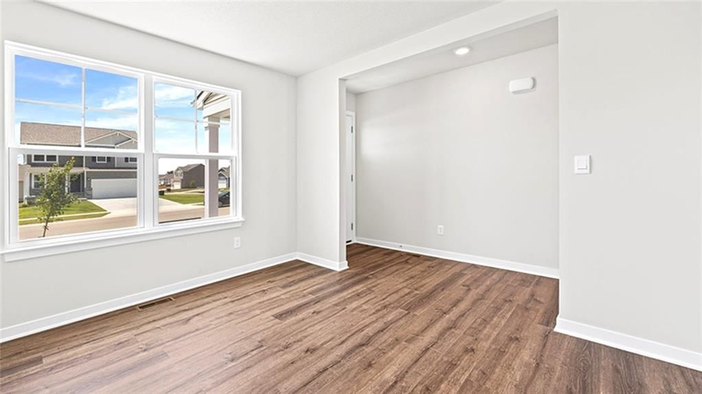 Photo 8 of 44 - 710 N 86th Terrace, Kansas City, KS 66112