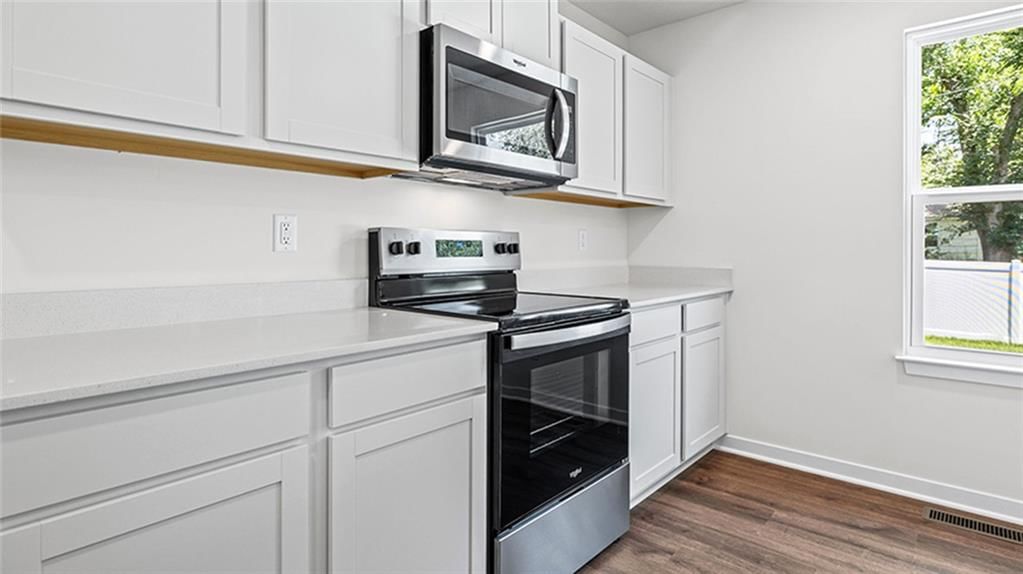 Photo 18 of 44 - 710 N 86th Terrace, Kansas City, KS 66112