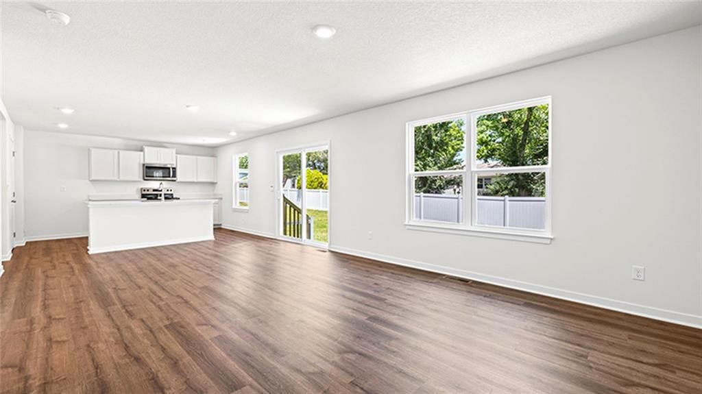 Photo 12 of 44 - 710 N 86th Terrace, Kansas City, KS 66112
