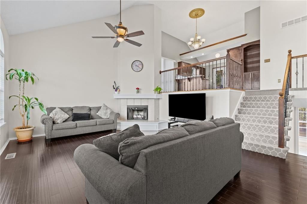 14512 WILSHIRE Circle, Grandview, MO: listing photo 3