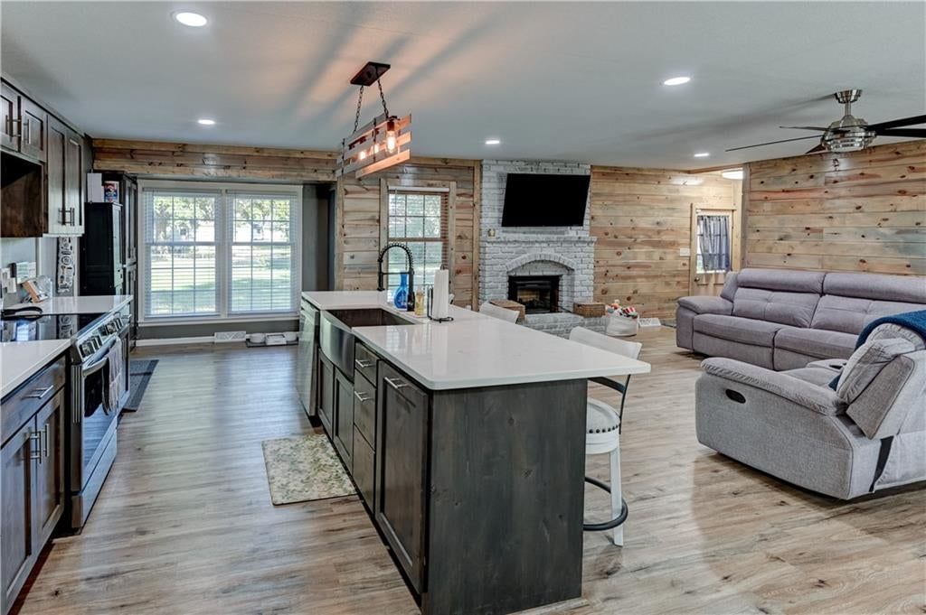Photo 6 of 32 - 213 Johnson Street, Buckner, MO 64016