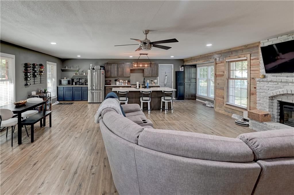 Photo 12 of 32 - 213 Johnson Street, Buckner, MO 64016