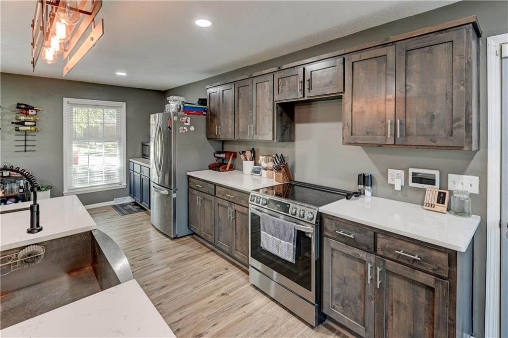 Photo 4 of 32 - 213 Johnson Street, Buckner, MO 64016