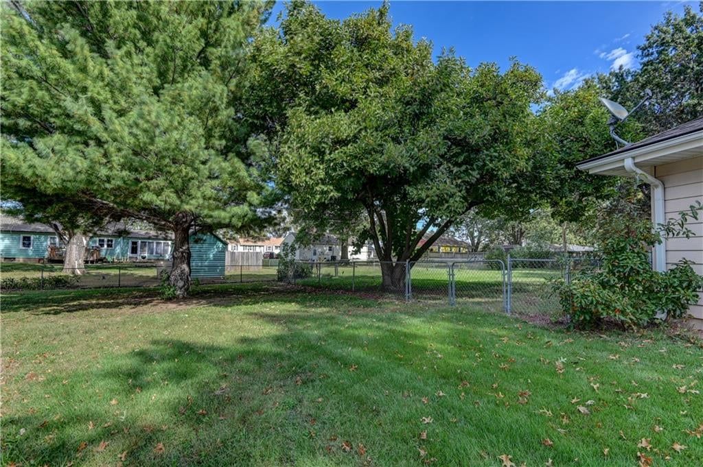 Photo 26 of 32 - 213 Johnson Street, Buckner, MO 64016