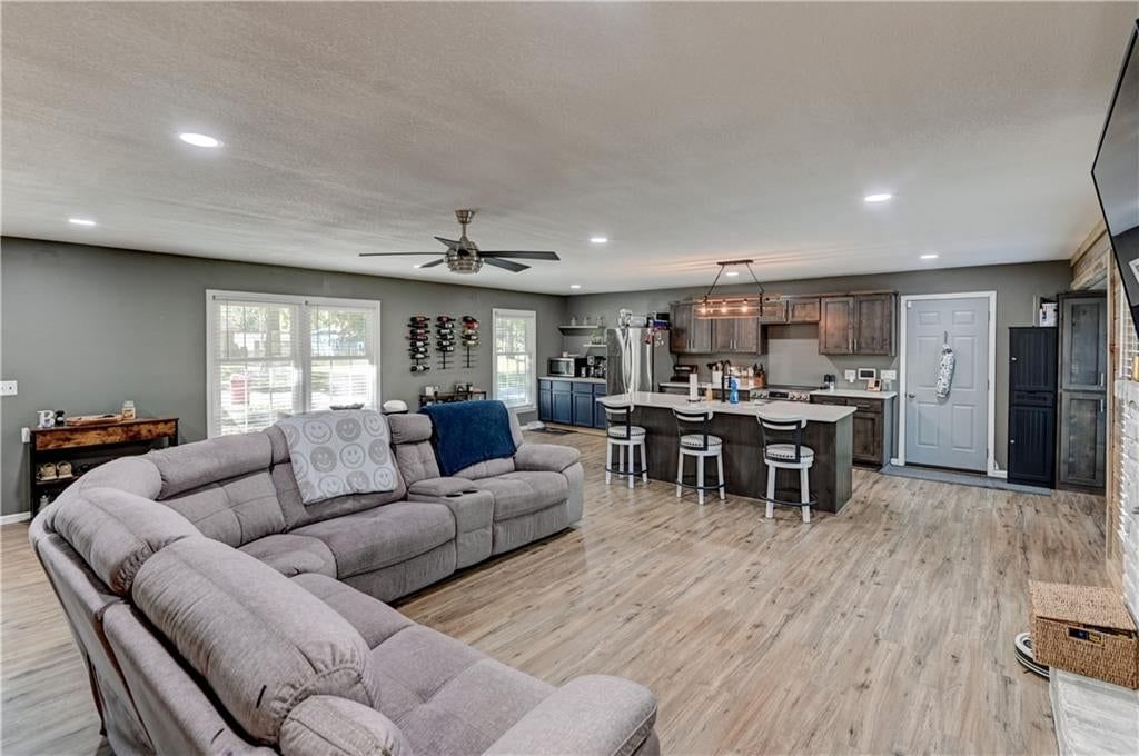 Photo 13 of 32 - 213 Johnson Street, Buckner, MO 64016