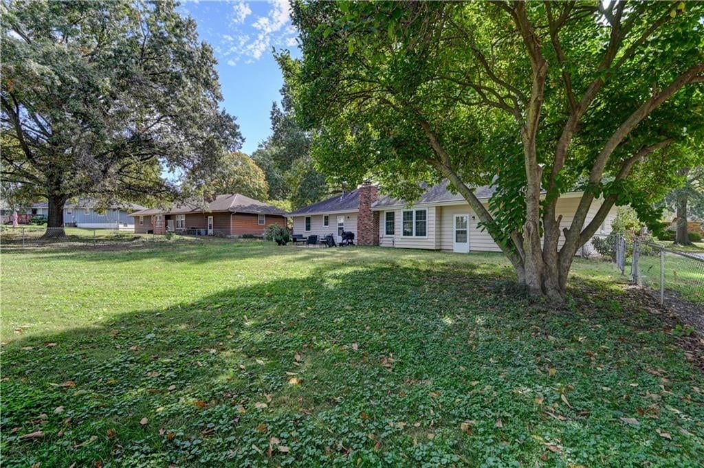 Photo 27 of 32 - 213 Johnson Street, Buckner, MO 64016