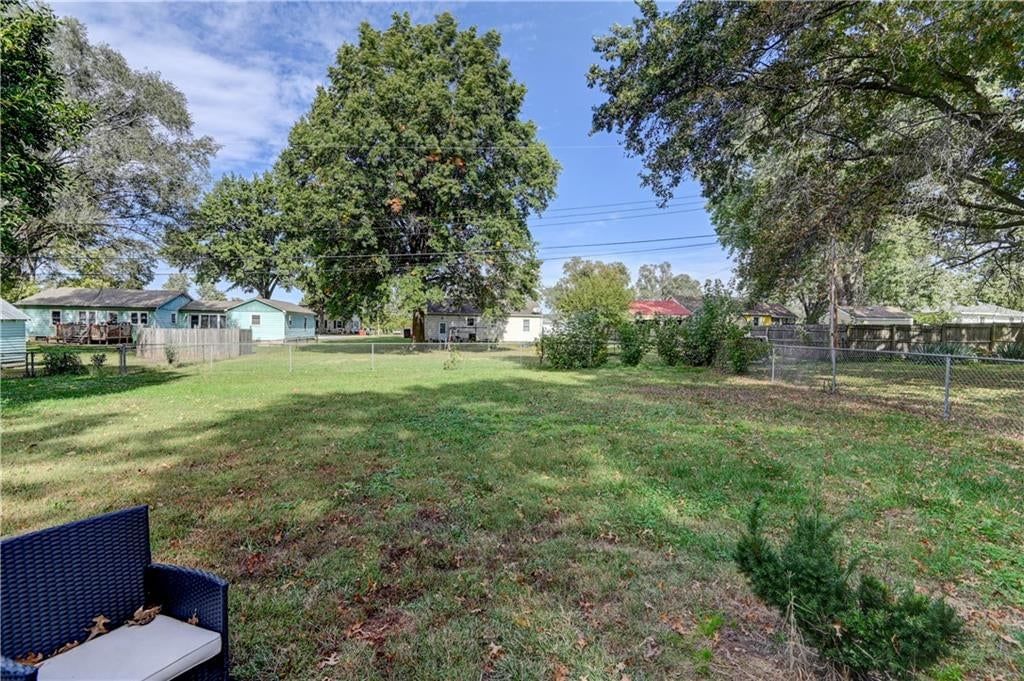 Photo 31 of 32 - 213 Johnson Street, Buckner, MO 64016