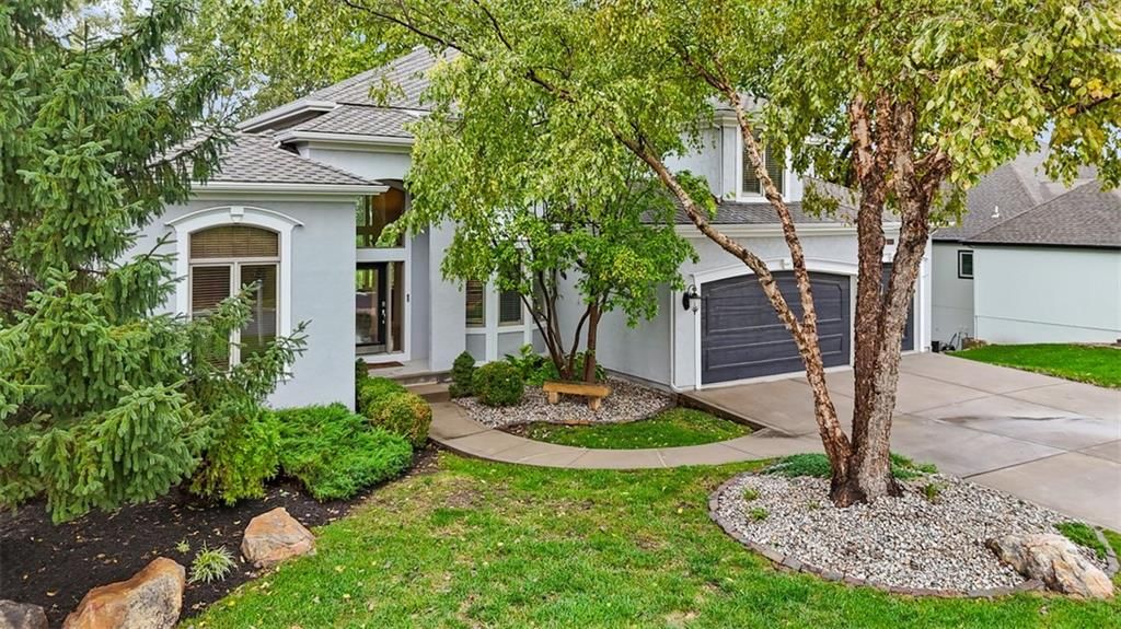 9920 Skyview Lane, Lenexa, KS